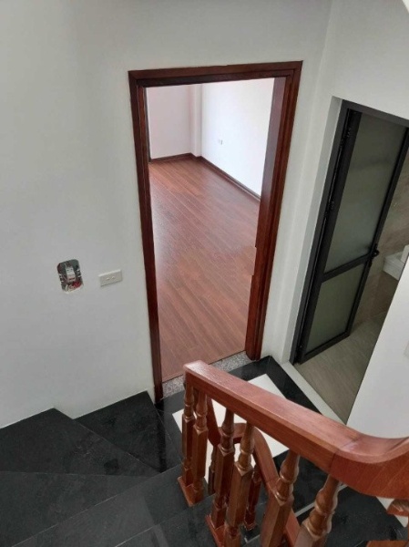 Bán nhà 5 tầng ô tô đỗ cửa tại Đường Nguyễn Văn Linh, Phường Thạch Bàn, Long Biên